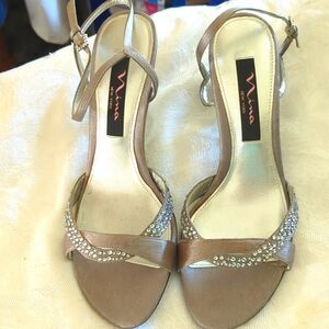 Nina Silver Sandals with Rhinestones sling back buckle closure Size 6 1/2 M